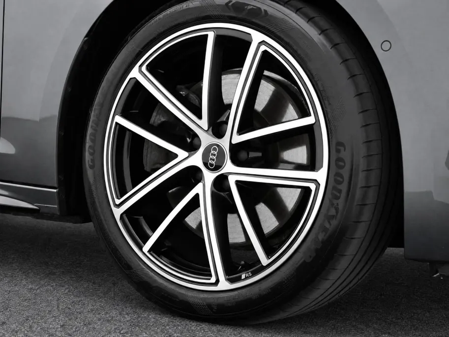 Audi A5 Avant 2.0 299pk S-tronic e-hybrid Quattro S edition · 360 Camera · Alarm · Bijrijder Scherm · Matrix LED · Apple/Android Car Play · 19'' Inch · Garantie t/m 27-06-2029 of 100.000km