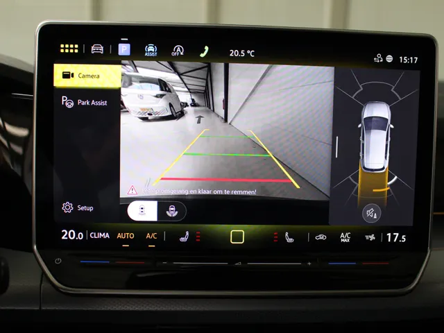 Volkswagen Golf 1.5 eTSI Life Energy Panoramadak | Navigatie | Keyless | Stoel- en Stuurverwarming | Parkeercamera
