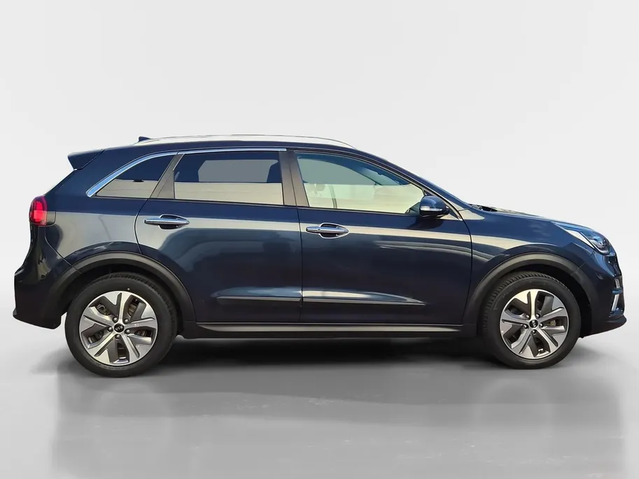 Kia e-Niro DynamicPlusLine 64 kWh | SOH 99,5 % | 3 Fase laden | 1e Eigenaar | Dealer onderhouden | Stoelverwarming | Schuif-/kanteldak | Fabrieksgarantie t/m 24-08-2029 + 3x 1 jaar |  NAP |