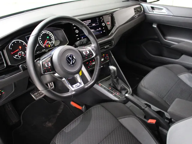 Volkswagen Polo 1.0 TSI DSG R-Line Navigatie | Stoelverwarming | Climate Control