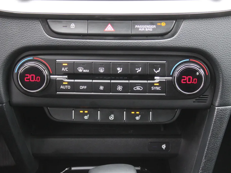 Kia Ceed Sportswagon 1.5 T-GDi DynamicPlusLine | Stoel- & stuurverwarming | Camera | Clima | Cruise adapt. | LED | Navi | Elek. achterklep | 16' LM |