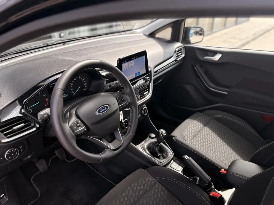Ford Fiesta 1.0 EcoBoost Hybrid Titanium PARKEERSENSOREN ACHTER I ALL SEASON BANDEN I APPLE CARPLAY / ANDROID AUTO I