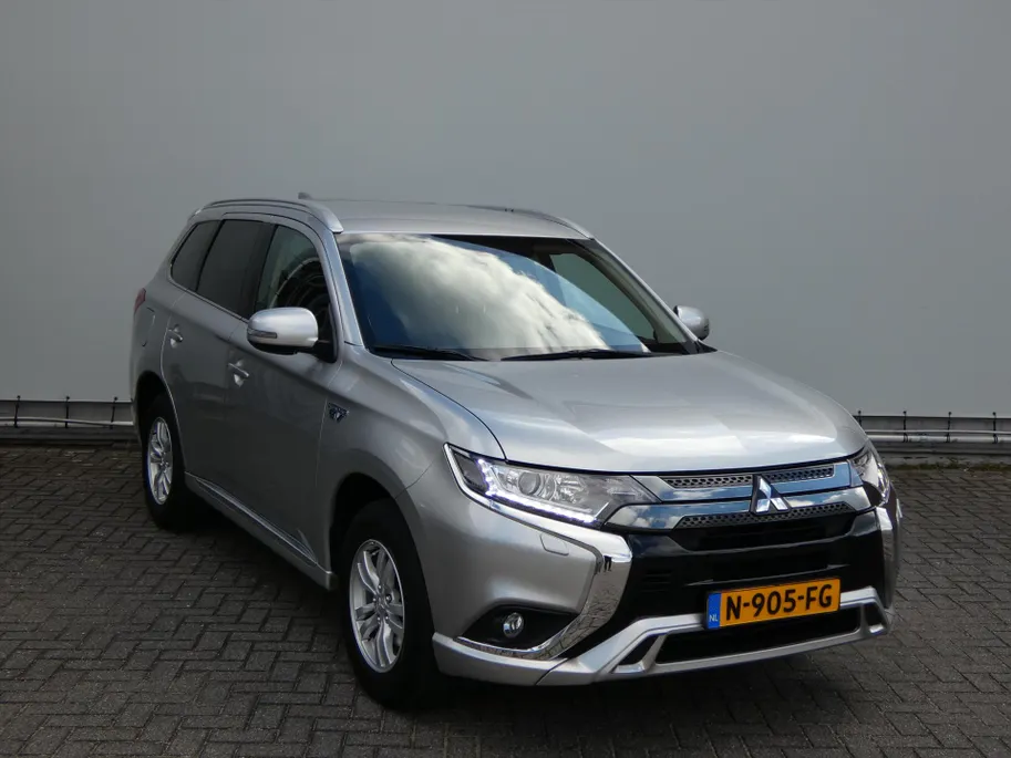 Mitsubishi Outlander 2.4 DOHC MIVEC PHEV 240pk 4WD Aut Pure