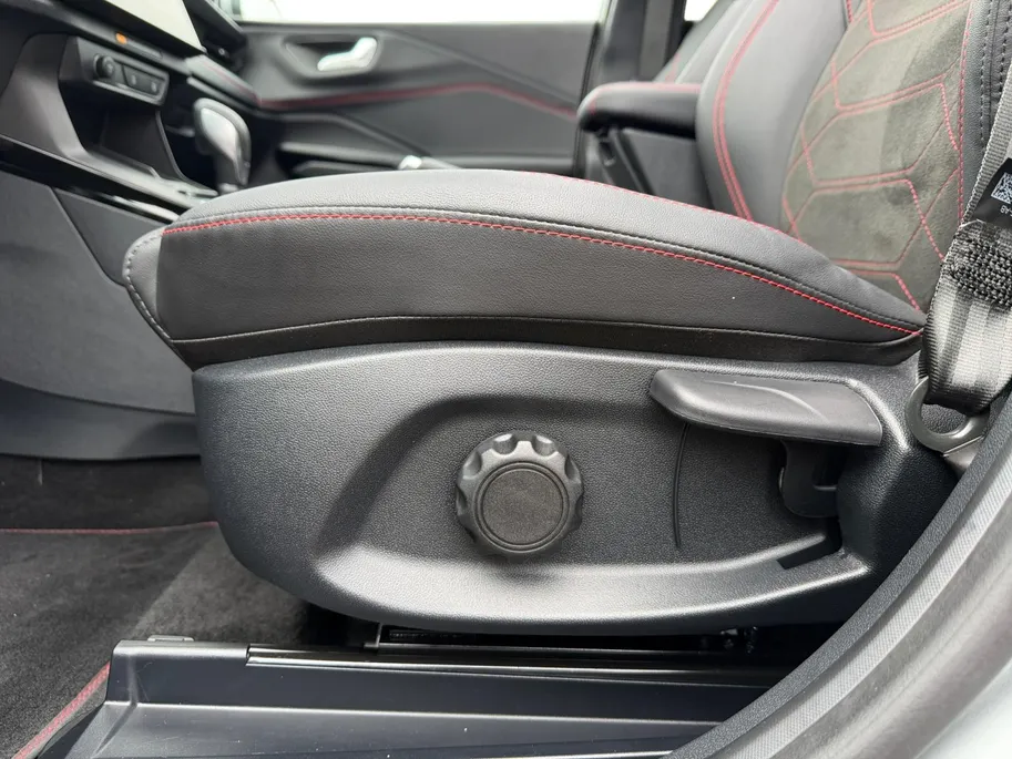 Ford Puma 1.0 EcoBoost Hybrid ST-Line X | Schuif/Kantel Dak | Stoel/Stuur/Voorruitverwarming | 19 inch | Apple/Android Carplay | Half Leder |
