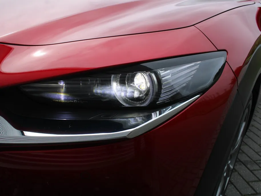 Mazda CX-30 2.0 e-SkyActiv-X M Hybrid Luxury | Trekhaak | Schuifdak | 18' LM | Leer | Elektr. stoelverstelling | Stuur-/stoelverwarming | HUD | 360 Camera | Winterset |