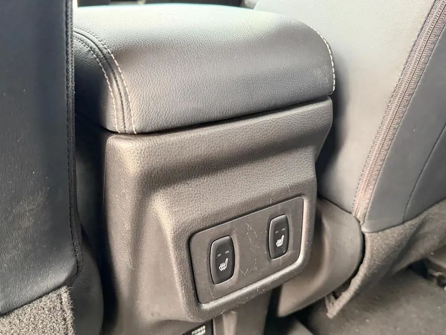 Mitsubishi Eclipse Cross 2.4 PHEV Intense+ Apple Carplay/Android Auto , stoel en stuurverwarming , camera , tel , cruise , climate , lm velgen , navigatie