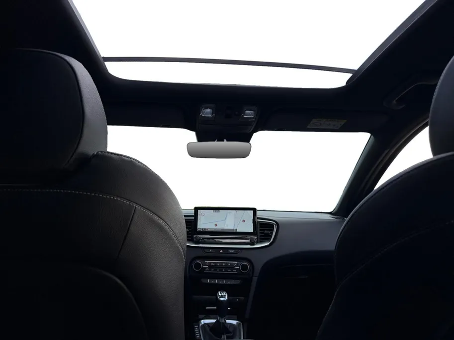 Kia Ceed 1.0 T-GDi GT-Line | Panorama schuifdak | Navigatie | Camera | Apple Carplay / Android auto | Stoelverwarming/ Stuurverwarming | Cruise control | Lichtmetalen Velgen |