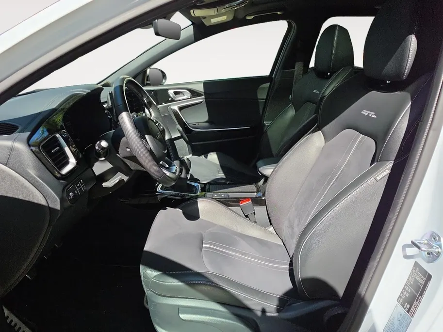 Kia XCeed 1.5 T-GDi GT-Line | Achteruitrijcamera | Parkeersensoren voor en achter | Panorama dak | Stoelverwarming | Apple carplay Android auto