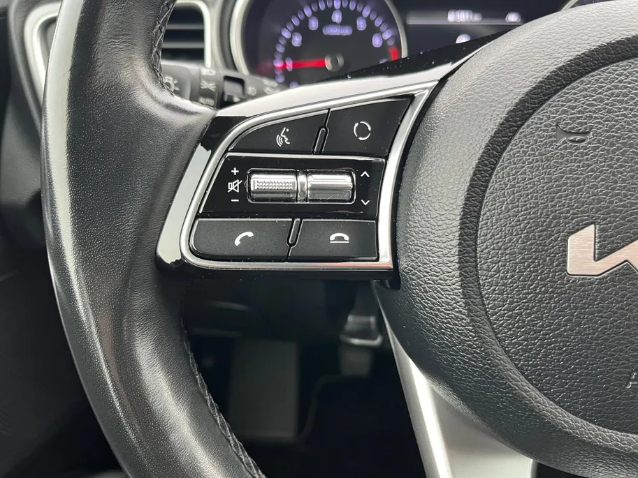 Kia XCeed 1.0 T-GDi ComfortLine | Gratis beurt bij aflevering | All seasons banden | Apple Carplay | Android Auto | Achteruitrijcamera | Climate control | Stoelverwarming | Stuurverwarming |