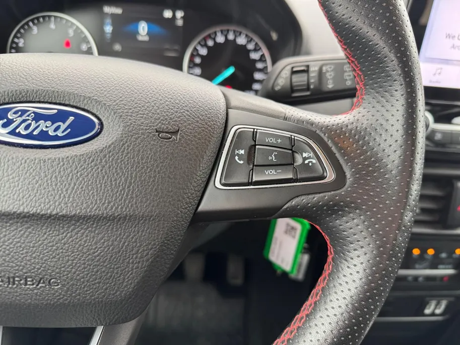 Ford EcoSport 1.0 EcoBoost ST-Line | 17' lichtmetalen velgen | Winter pack | Parkeersensor achter | Navigatie via carplay | Apple carplay & Android auto | privacy glas | Bovag garantie |