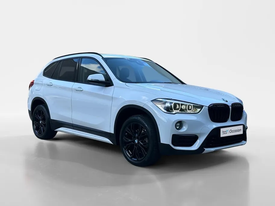 BMW X1 sDrive18i High Executive | Automaat | Head-Up Display | Automatische Achterklep | Panorama Dak | Stoelverwarming | Volledig Lederen Bekleding | Dealer Onderhouden | Camera | 12 Maanden BOVAG Garantie