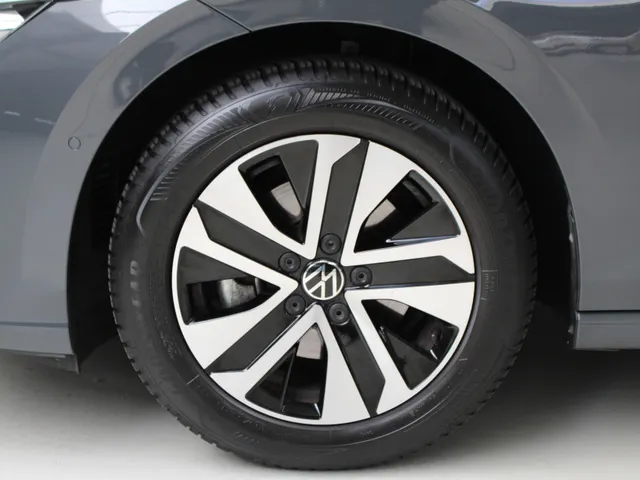 Volkswagen Golf 1.5 eTSI Life Energy Panoramadak | Navigatie | Keyless | Stoel- en Stuurverwarming | Parkeercamera