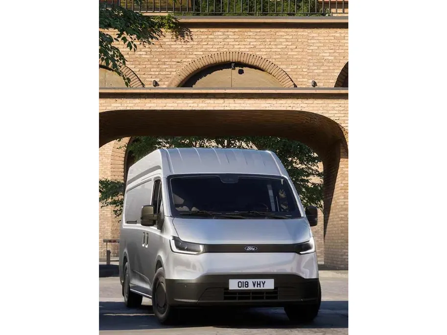 Ford Transit City 330 GB Trend L2H2 56 kWh 150 pk FWD | 12,3 scherm met apple car play & android auto | Adaptive cruise control | Parkeersensoren voor en achter | Achteruitrijcamera | Bijrijdersbank | Vanaf heden bestelbaar! - Bezichtigen vanaf Q4-2026