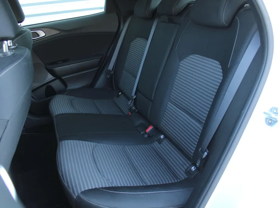 Kia XCeed 1.5 T-GDI MHEV DynamicLine | Android Auto/Apple Carplay | Stoel-/stuurverwarming | 16' LM | Camera | Zeer weinig km |