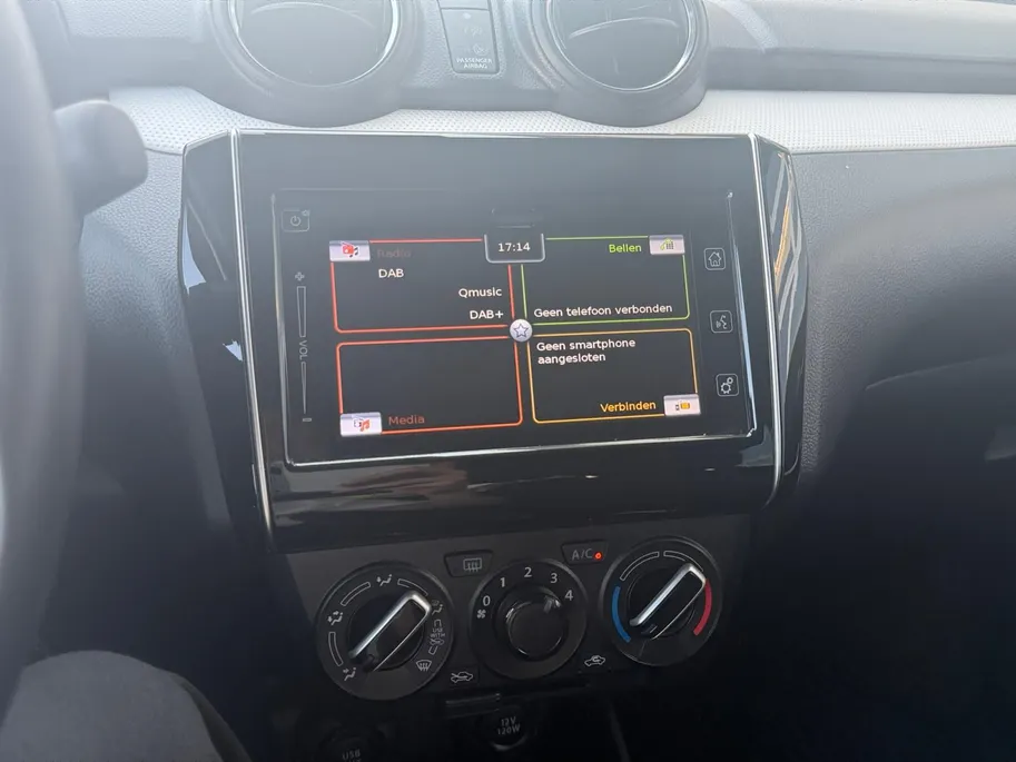 Suzuki Swift 1.2 Select Smart Hybrid | Airco | Cruise Control | Camera | Stoelverwarming | Apple Carplay/ Android Auto |