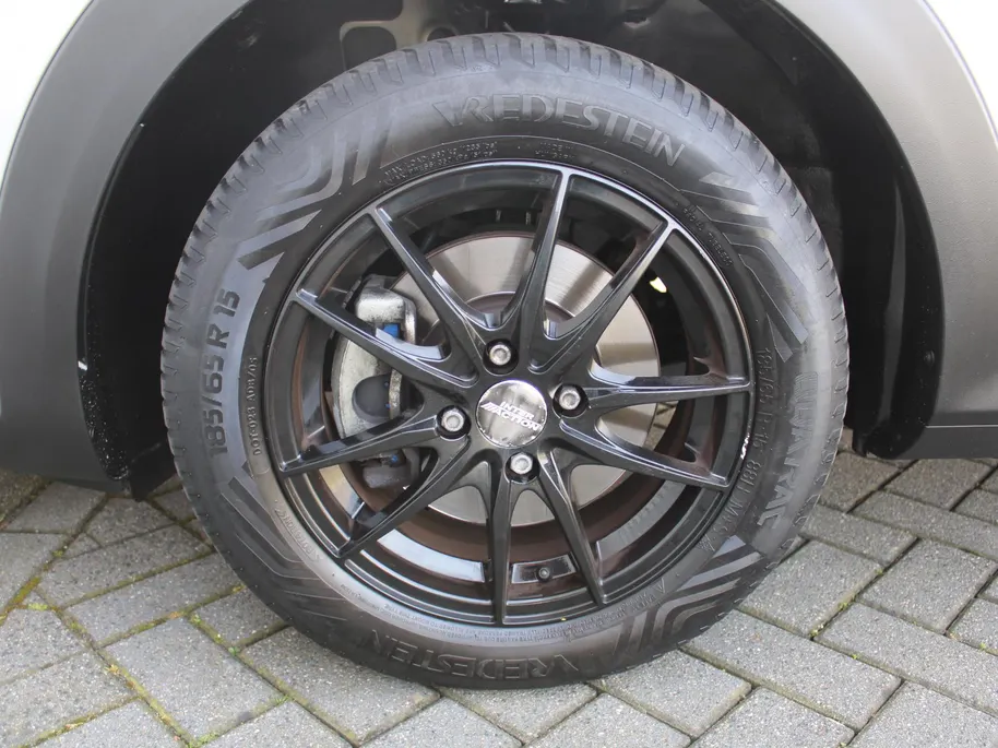 Kia Stonic 1.0 T-GDi MHEV DynamicLine | Stoelverwarming | Camera | Parkeersensor v+a | Clima | Navi | Apple Carplay/Android Auto | 15" LM | Cruise |