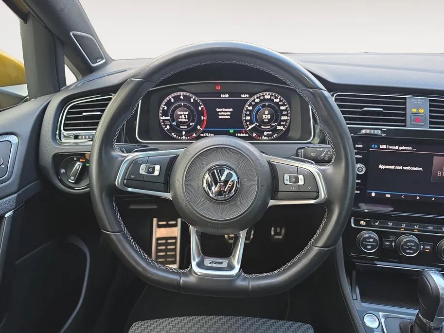 Volkswagen Golf 1.0 TSI Highline Business R | Panoramadak | Virtual Cockpit | Achteruitrijcamera | Apple/Android Auto | Dynaudio | 12 maanden garantie |
