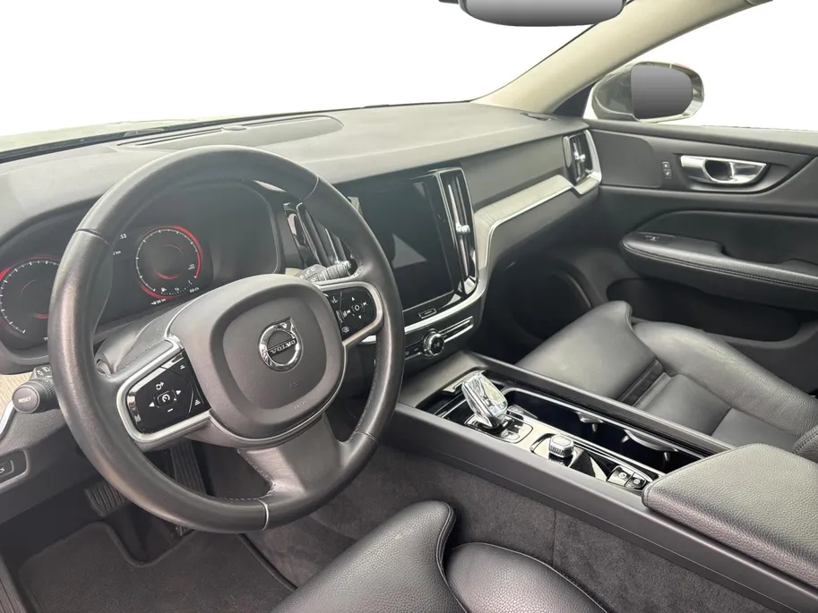 Volvo V60 2.0 B4 Core | Achteruitrijcamera | Elektr. Achterklep | Lederen bekleding | Geheugen stoelen | Dodehoek detectie | 12 maanden garantie! |