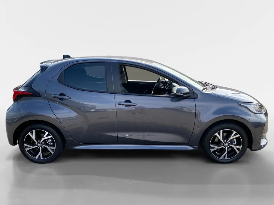Toyota Yaris 1.5 Hybrid 115 automaat Comfort NIEUW | Digitaal cockpit | Full LED koplampen | 16' lm velgen | cruise control | etc.