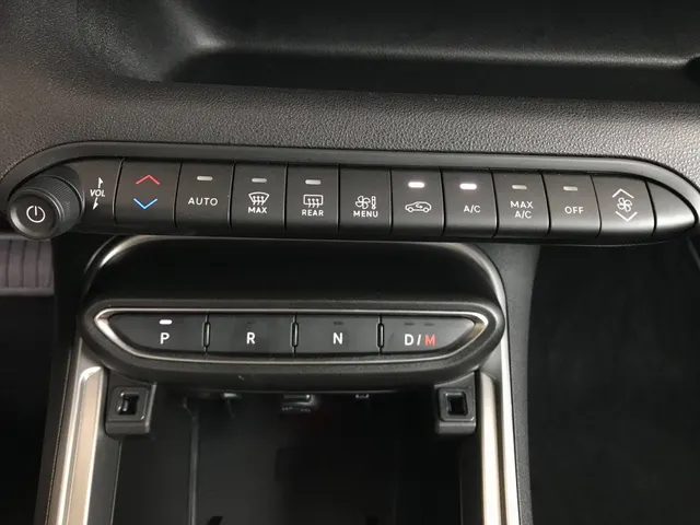 Jeep Avenger 1.2 e-Hybrid Summit