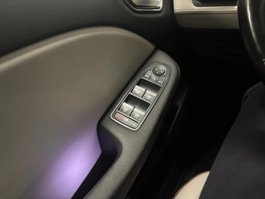 Renault Clio 1.0 TCe Initiale Paris NAVI AIRCO 360CAMERA BOSE SPEAKERS STOELVERWARMING LEER CRUISE CONTROLE APPLE CARPLAY ANDROID AUTO LM VELGEN DE ALLERMOOISE UITVOERING