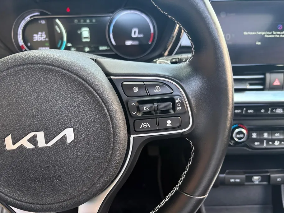Kia e-Niro DynamicPlusLine 64 kWh | Navigatie | Panoramadak | Apple Carplay/Android Auto | Adaptieve Cruise Control | Stoel/Stuurverwarming | Lichtmetalen Velgen |