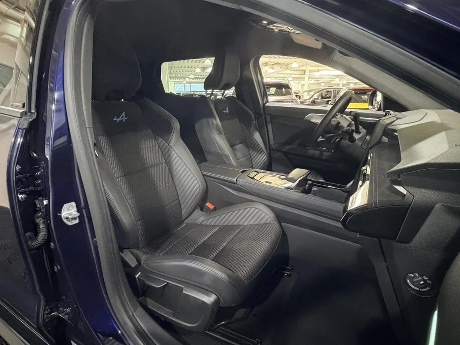 Renault Espace 200PK E-Tech Full Hybrid Esprit Alpine 7p. AT | Navi | Camera | Climate Control | Adaptive Cruise Control | Apple CarPlay/Android Auto | Digital Cockpit | Lichtmetalen Velgen | Licht & Regen Sensor |