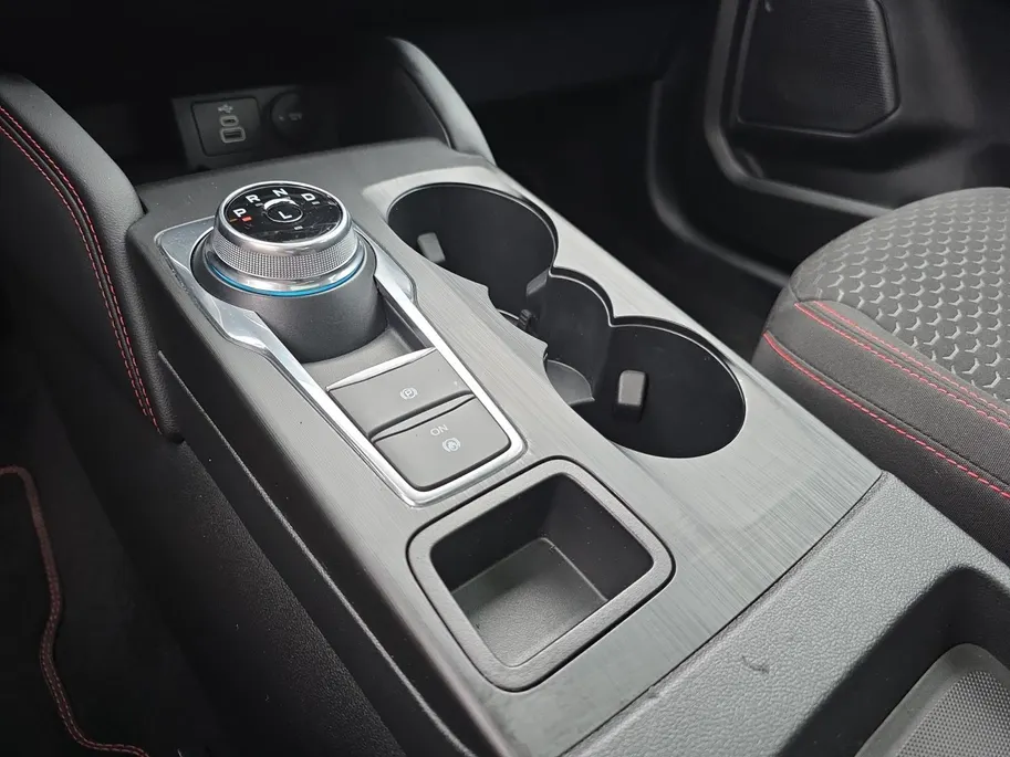 Ford Kuga 2.5 PHEV ST-Line | Trekhaak | 2100KG Trekgewicht | 360 Camera | Dodehoek Detectie | Schuif/Kantel Dak | Adatieve Cruise Control | Winter Pack |