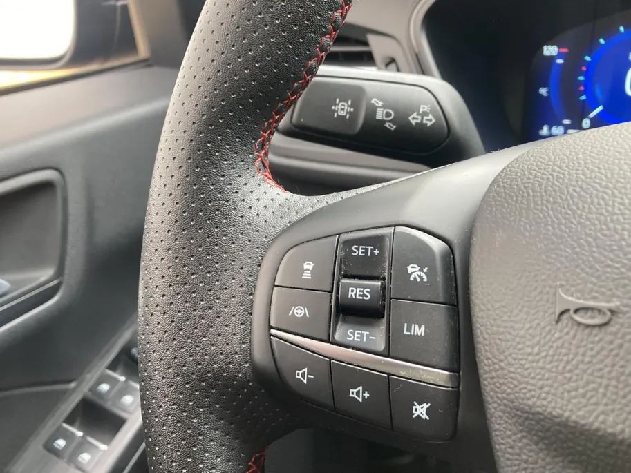 Ford Kuga 2.5 PHEV 225 pk ST-Line X BLISS - Voorruitverwarming - Stoelverwarming - Half leder Alcantara