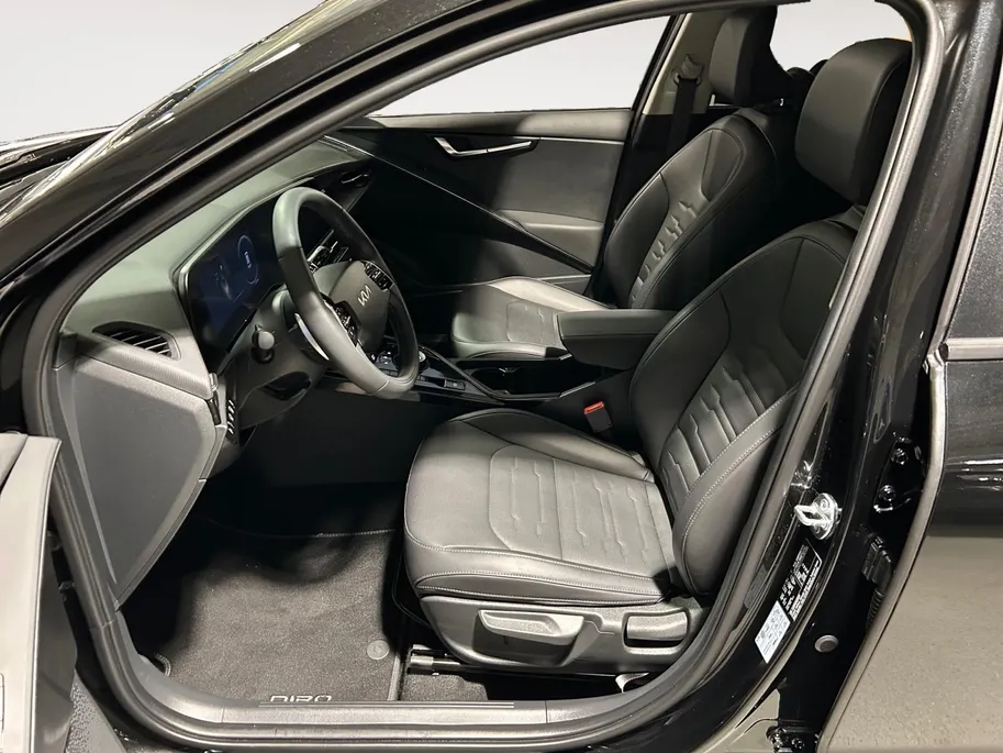 Kia Niro 1.6 GDi Hybrid DynamicPlusLine | Navigatiesysteem | Apple Carplay / Android Auto | Licht + Regensensor | Stoel + Stuurverwarming| Elektrisch bedienbaar Schuifdak | Elektrische Achterklep | Parkeersensoren Voor + Achter | Cruise Control Adaptief | Rijstroo