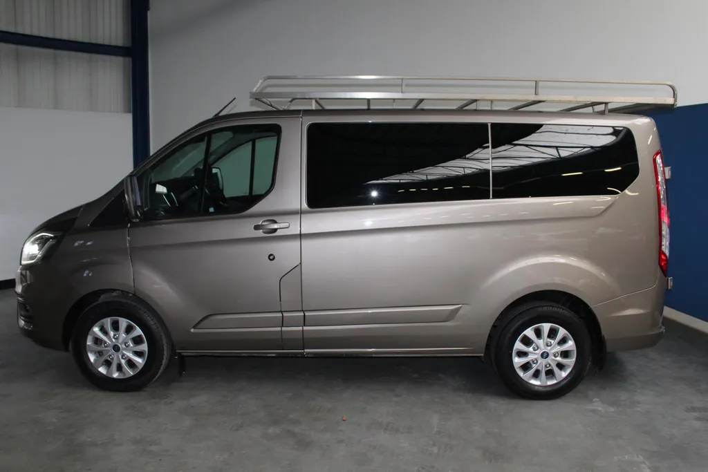 Ford Transit Custom 300 2.0 TDCI L1H1 Limited 130 PK | Drivers Assistance Pack | stoel & stuur verwarming | imperiaal | Safety pack | trekhaak | Apple Carplay/Android Auto |