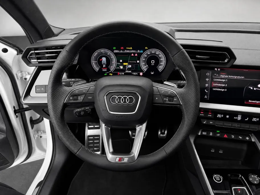Audi A3 Sportback 45 TFSIe 272pk S-Tronic S Edition Competition · SOH 100% · Panoramadak · Camera · Lederen Bekleding · Elek. Stoel Bestuurder · Elek. Achterklep · Dodehoeksensor · Garantie t/m 24-06-2030 of 100.000km