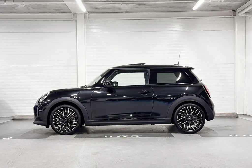 MINI Cooper 3-deurs C Favoured M