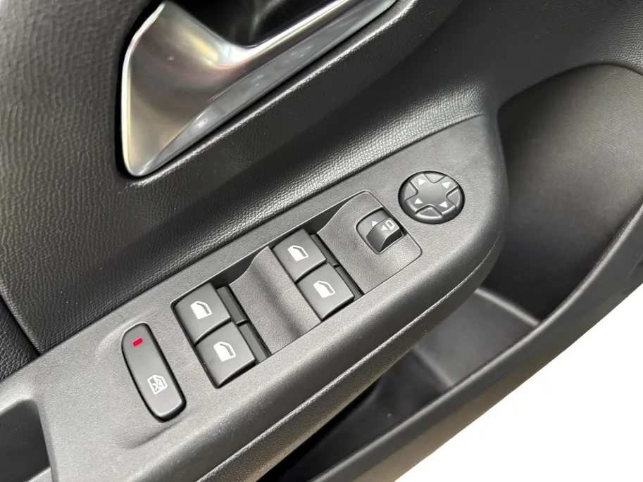 Opel Corsa-e GS Line 50 kWh | Navigatie | Cruise Control | Apple Carplay/Android Auto | Achterruitrij Camera | Lichtmetalen Velgen |