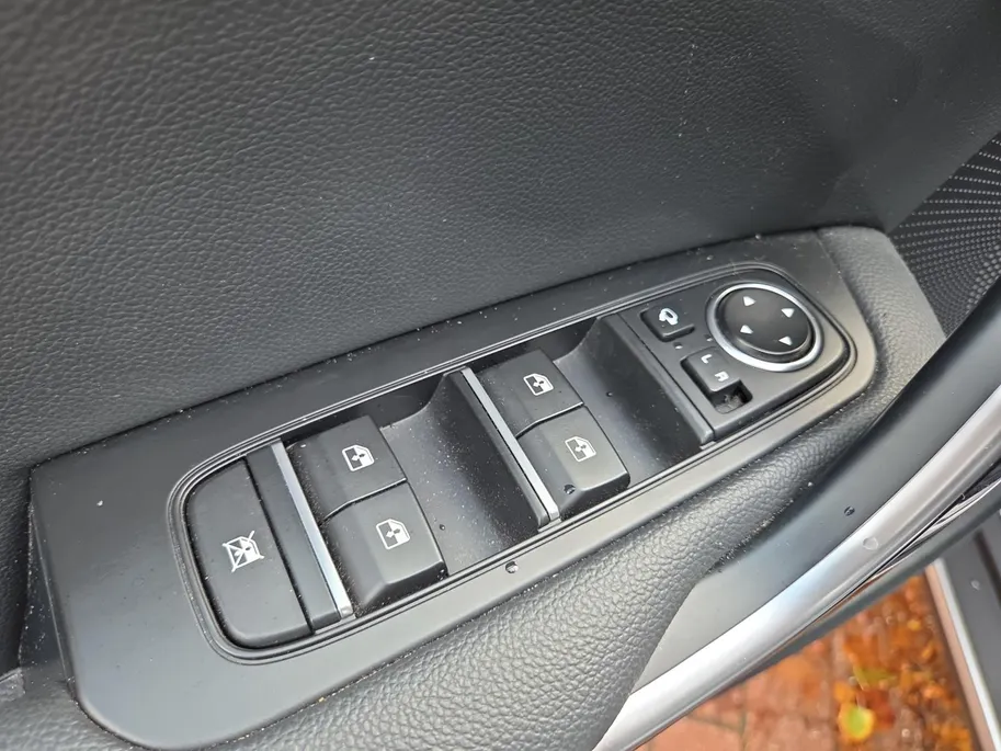 Kia XCeed 1.6i PHEV ExecutiveLine 1e Eigenaar | Dealer Onderhouden | Meest luxe uitvoering | Fabrieksgarantie | Stoelverwarming en Ventilatie | Carplay & Android | Camera | Dodehoek Detectie | Leder | Cruise Control Adaptief | Panorama Dak |