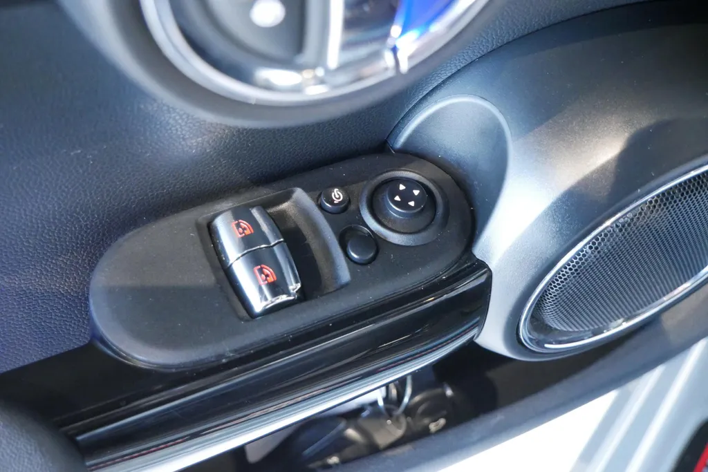 MINI 3-Deurs 2.0 Cooper S Knightsbridge Edition *Automaat*Navigatie*Parkeersensoren*Climate Control*Schuif/Kanteldak*Stoelverwarming*Harman Kardon Audio*Lederen interieur*Vol opties!