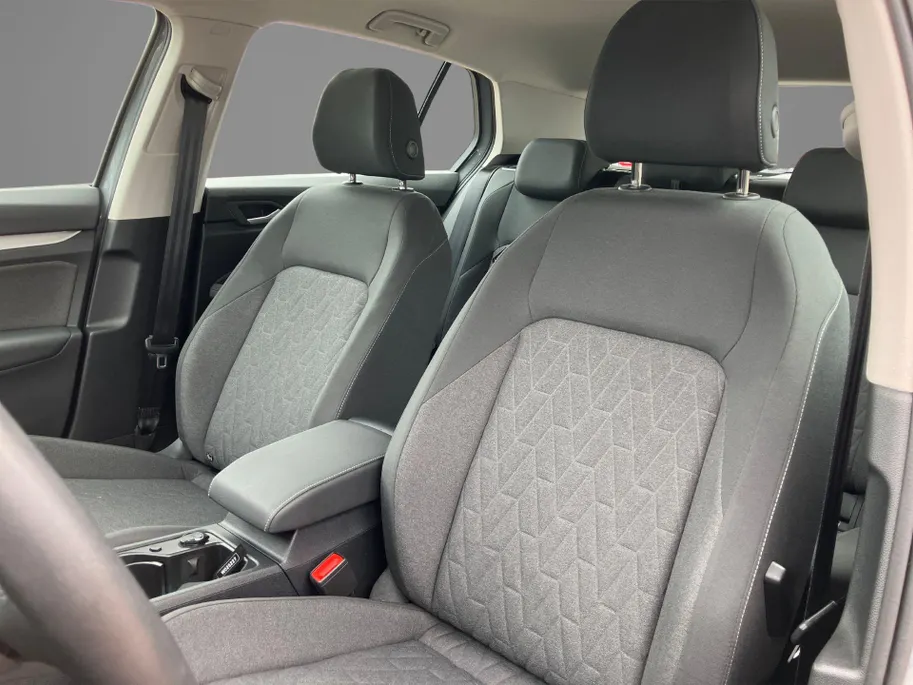 Volkswagen Golf 1.5 eTSI 150PK DSG Life Edition · Apple/Android Car Play · Navigatie · Head-Up display · Stoel-& stuurverwarming · Garantie t/m 21-04-2030 of 100000km.