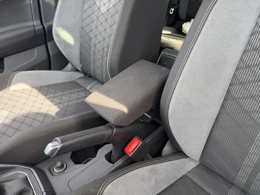 Volkswagen Taigo 1.0 TSi DSG7-autom. R Line | Automaat | Camera | Climate Control | Apple Carplay/Android Auto | Keyless | Sportstoelen | R-line