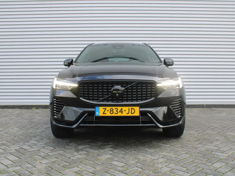 Volvo XC60 2.0 T8 Plug-in hybrid AWD Ultimate Black Edition | Trekhaak elektr. | Luchtvering | Schuifdak | Leer | Geheugenstoelen | B&W audio | Stoelventilatie | Winterset | Zeer nette auto |