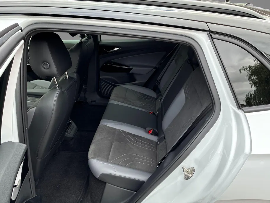 Volkswagen ID.4 Limited Edition 52 kWh accu 170 PK · Achteruitrijcamera · Draadloze telefoonverbinding ·