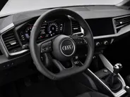 Audi A1 Sportback Advanced edition 30 TFSI 116 PK · Audi Sound · Afgevlakt sportstuur · Full led verlichting · Privacy glas