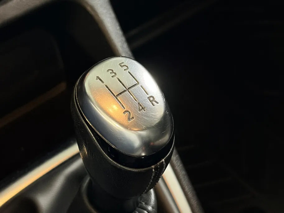 Renault Captur 90PK TCe Intens | All Season Banden | Armsteun | Navi | Camera | Parkeersensoren | Climate Control | Bluetooth | Lichtmetalen Velgen | Licht & Regen Sensor |