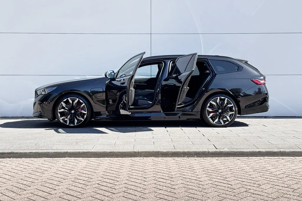 BMW 5 Serie Touring 550e xDrive