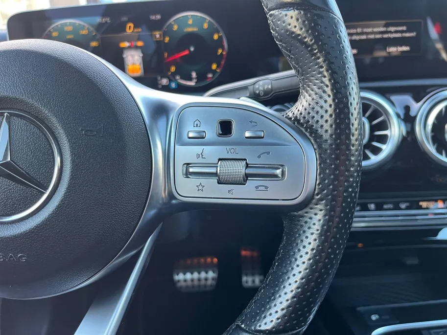 Mercedes-Benz A-Klasse 250 Premium Plus | AMG Pakket | Panoramadak | Achteruitrijcamera | Stoelverwarming | 12 maanden garantie! |