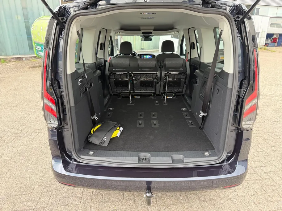 Ford Transit Connect Ford Tourneo Connect PHEV L2 Titanium 7p. | Uit Voorraad Leverbaar | Geel Kenteken | Automaat | Trekhaak | AGR Gecertificeerde Voorstoelen | Achteruitrijcamera | Winter Pakket | Adaptieve Cruise Control