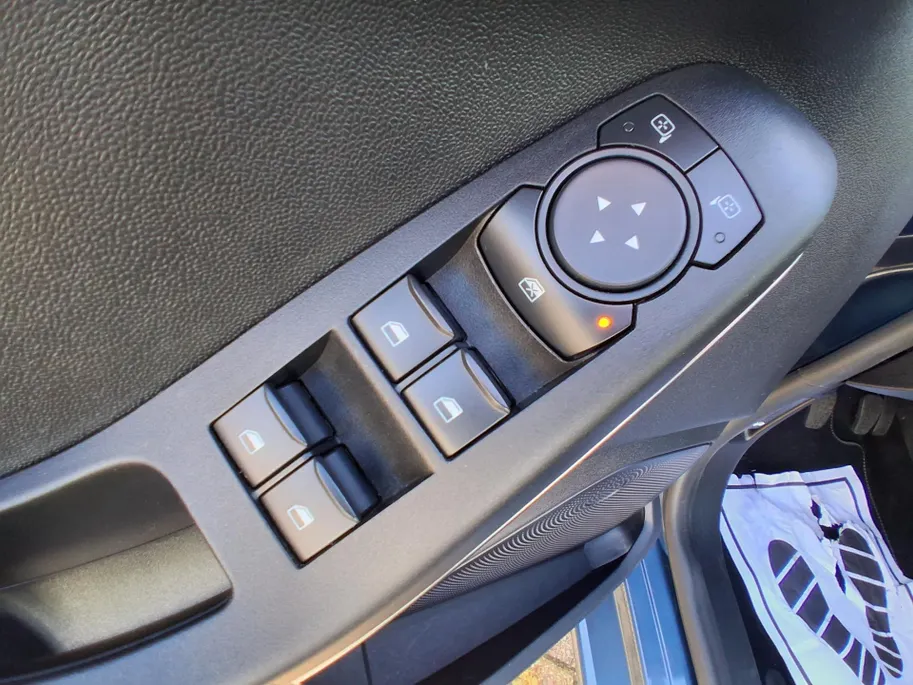 Ford Fiesta 1.0 EcoBoost Hybrid Titanium WINTERPAKKET.