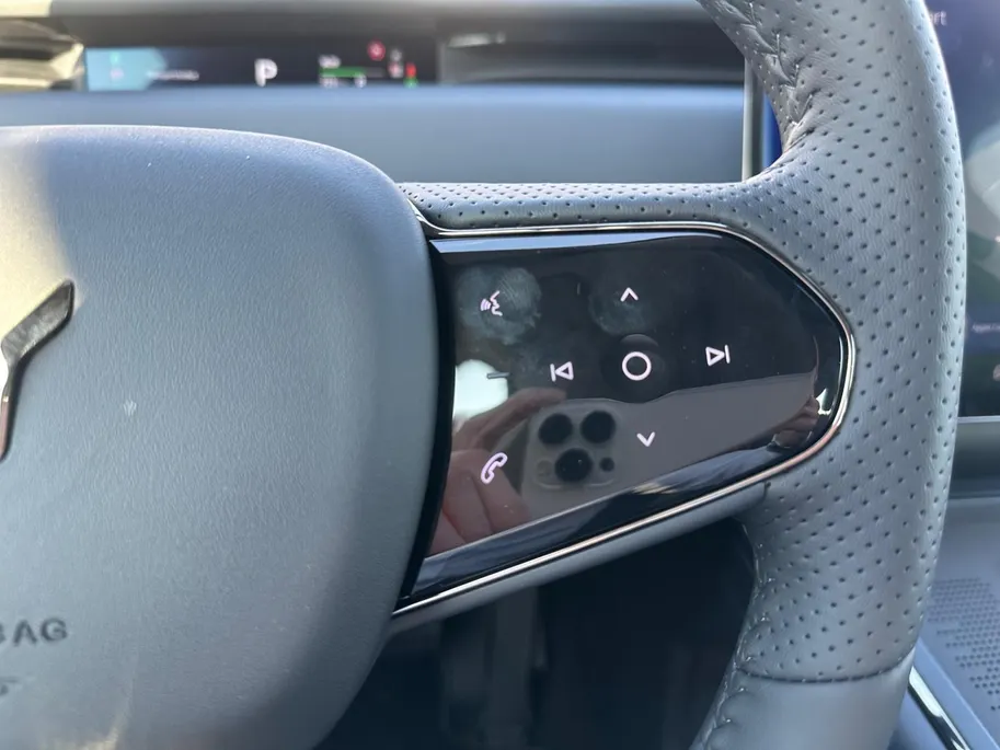 Voyah Courage Business Edition 80 kWh Full Option | Head Up Display | Stoel koeling,-verwarming & massage | Memorystoelen | 360 Camera | Level 3 Autonoom rijden | Schuif- & Kanteldak | Draadloze Telefoonlader | Elektrische Achterklep | Tijdelijk voorraadvoordeel van € 