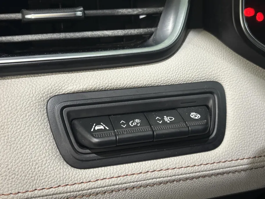 Renault Clio 100PK TCe Initiale Paris | 1e eigenaar | Bose Audio | Wit Leder | Armsteun | Climate Control | Camera | Apple CarPlay/Android Auto | Cruise Control | Lichtemetalen Velgen | Licht & Regen Sensor |