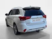 Mitsubishi Outlander 2.4 PHEV Instyle | Trekhaak | Leder | Schuif-kantel dak | Rondom camera | Elektrisch. Achterklep | Stoel en stuurverwarming | Set winterwielen |