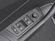 Volkswagen T-Roc 1.5TSI/150PK R-Line Black Style · Panoramadak · Apple/Android Car Play · BEATS audio · Camera